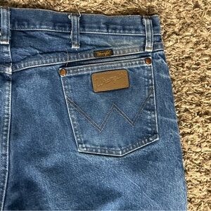 Wrangler Mens 42x32 Stone Wash Cowboy Cut Distressed Straight Jeans 13MWZ